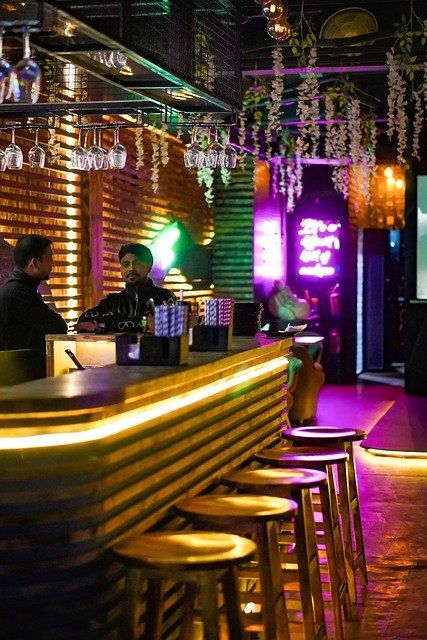 Les meilleurs tabourets pour îlot central : styles et confort